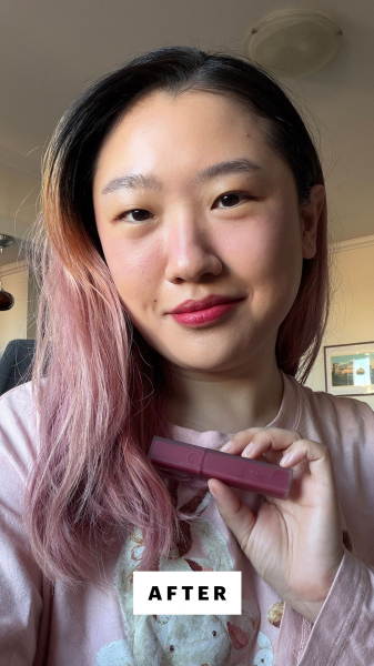 Sarah Han applying the Romnd Blur Fudge Tint